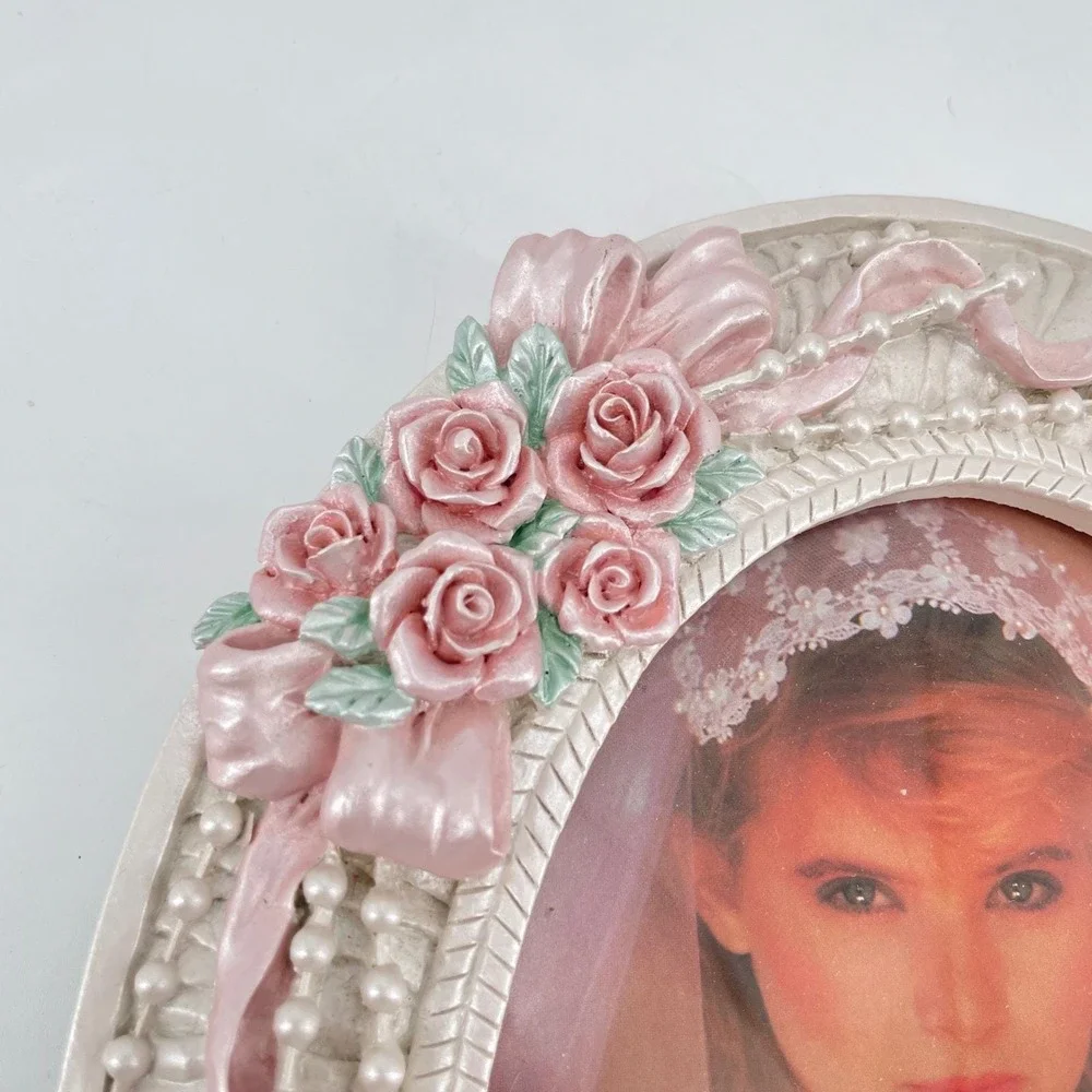 Vintage Wedding Picture photo Frame 90s Floral Oval Resin Elegant Cottagecore